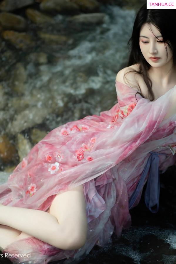 陈诗诗 诗诗 [XiuRen]高清写真图 2024.09.02 No.9100 诗诗kiki 美臀性感第26张图片